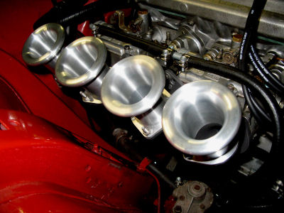 Ram pipes with angeled intake on Alfa Alfetta GTV